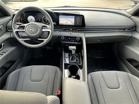 Used 2023 Hyundai Elantra SEL w/ Convenience Package image 9