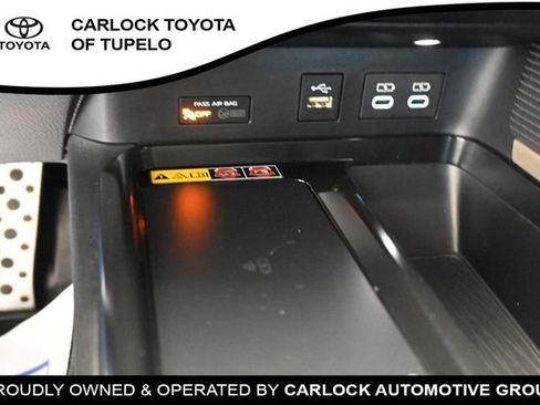 Used 2025 Toyota Camry SE w/ Convenience Package FWD image 15