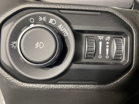 Used 2021 Jeep Wrangler Sport image 12