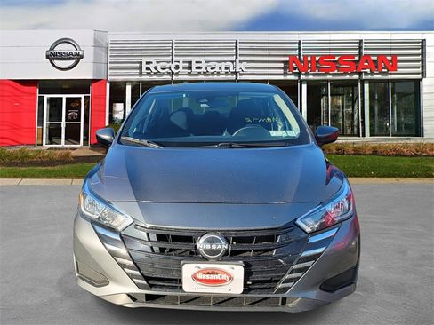Used 2023 Nissan Versa SV image 2