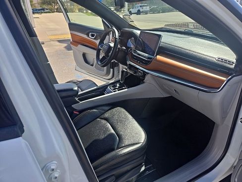 Used 2024 Jeep Compass Limited image 37