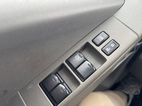 Used 2021 Nissan Frontier SV image 26