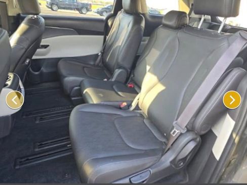 Used 2024 Kia Carnival LX FWD image 7