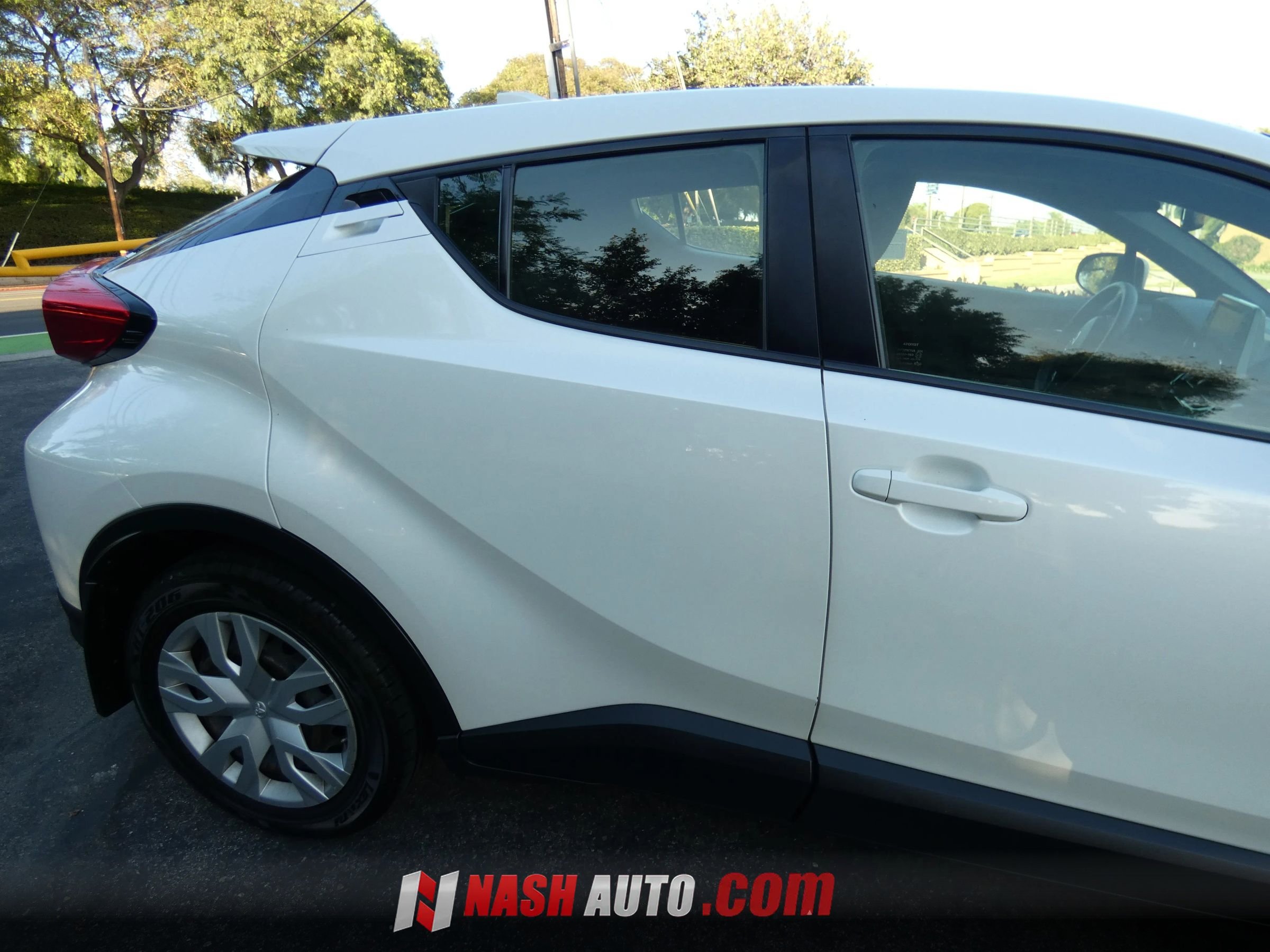 Used 2019 Toyota C-HR LE FWD image 7