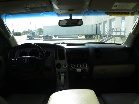Used 2008 Toyota Sequoia Limited RWD image 11