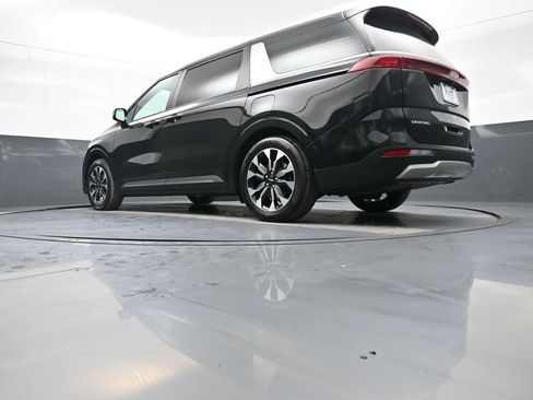 Certified 2023 Kia Carnival EX image 32