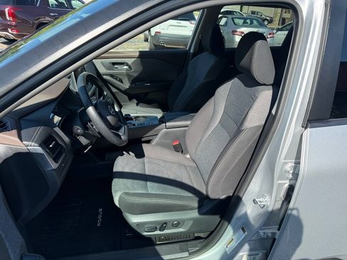 Used 2023 Nissan Rogue SV FWD image 7