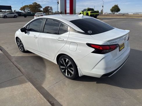 Used 2022 Nissan Versa SR image 6