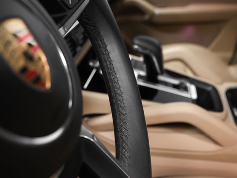 Certified 2023 Porsche Cayenne AWD/4WD image 31