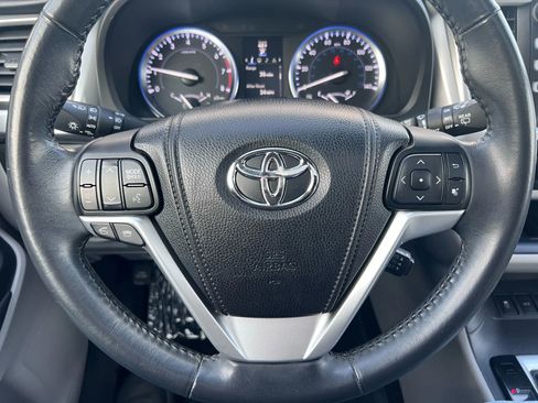 Used 2015 Toyota Highlander XLE image 10