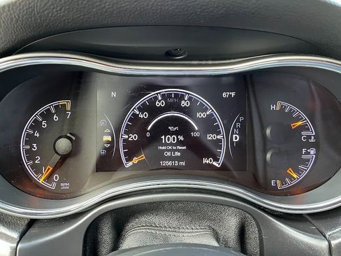 Used 2018 Jeep Grand Cherokee Laredo image 13