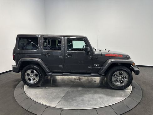 Used 2018 Jeep Wrangler Unlimited Sahara w/ Connectivity Group AWD/4WD image 8