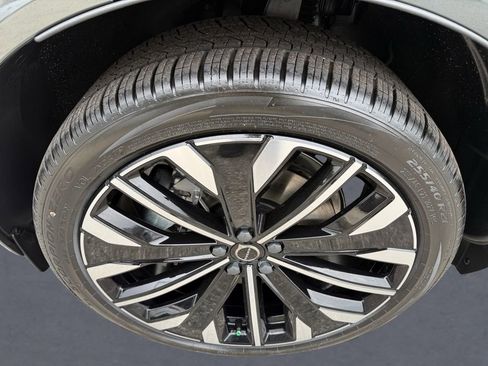 New 2026 Volvo XC60 B5 Ultra w/ Protection Package Premier image 8