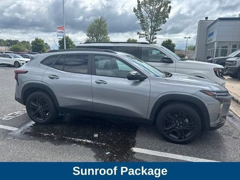Used 2025 Chevrolet Trax ACTIV w/ Sunroof Package FWD image 5