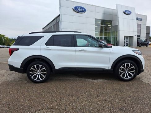Certified 2025 Ford Explorer ST-Line image 32
