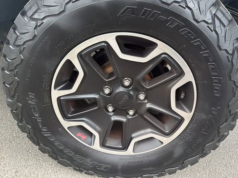 Used 2014 Jeep Wrangler Unlimited Rubicon image 6