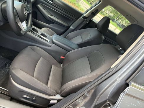 Used 2025 Nissan Altima 2.5 SV FWD image 36