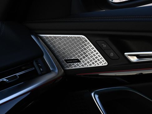 Certified 2025 BMW X2 xDrive28i w/ Premium Package image 35