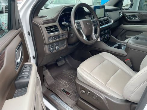 Used 2023 Chevrolet Tahoe Z71 w/ Luxury Package AWD/4WD image 4