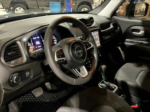 Used 2023 Jeep Renegade Latitude image 12