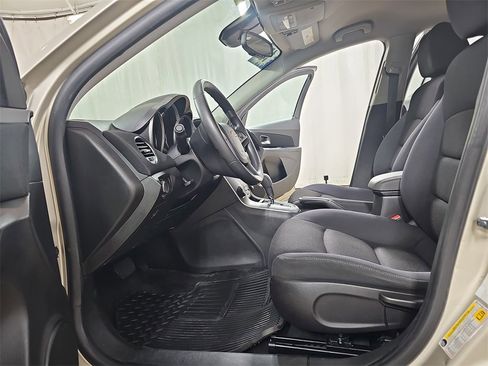 Used 2015 Chevrolet Cruze LT image 18