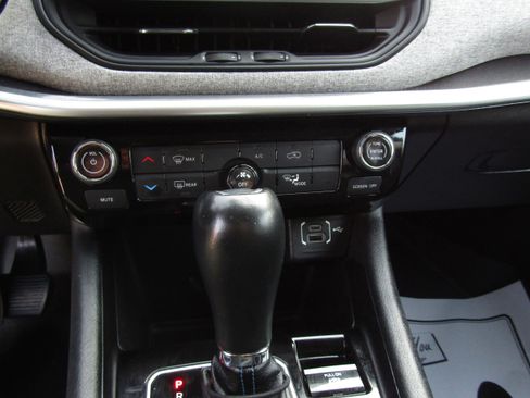 Used 2022 Jeep Compass Latitude image 23