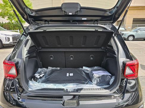 Used 2025 Hyundai Venue SEL image 12