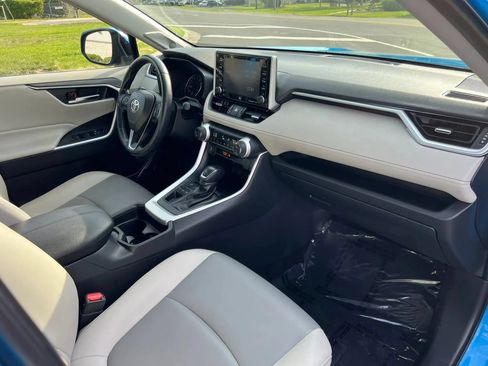 Used 2019 Toyota RAV4 XLE Premium w/ All Weather Liner Package AWD/4WD image 17