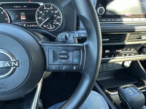 Used 2024 Nissan Rogue SV image 27