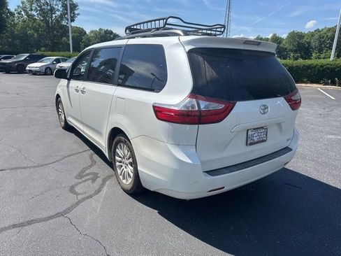Used 2015 Toyota Sienna XLE Premium FWD image 8