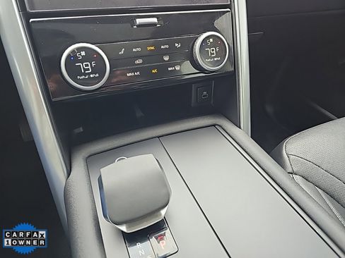 Used 2024 Land Rover Discovery S image 14