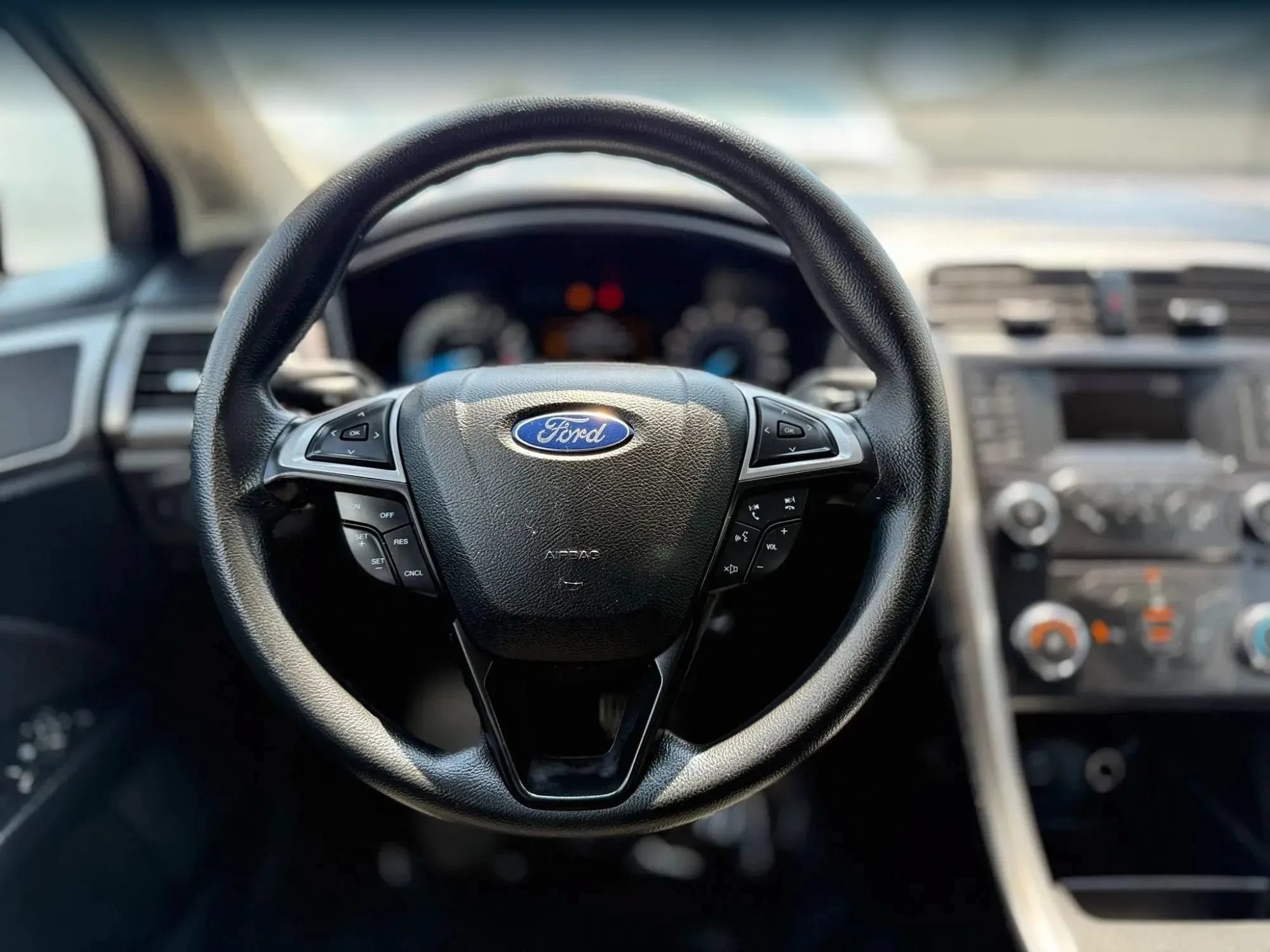 Used 2017 Ford Fusion SE FWD image 24