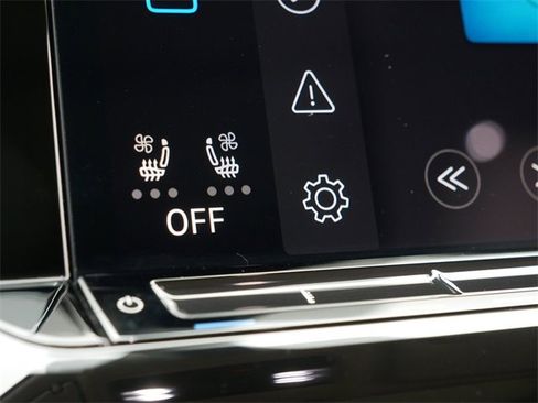 Certified 2025 Volkswagen Atlas SE image 32