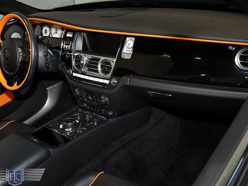 Used 2021 Rolls-Royce Dawn RWD image 25