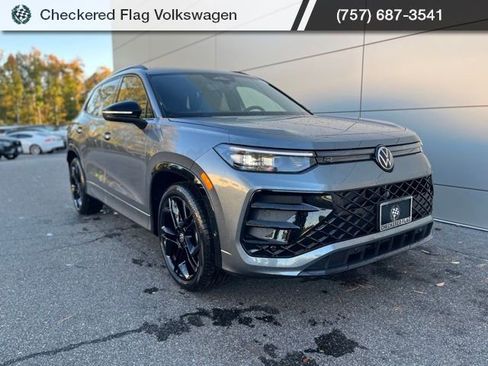 New 2026 Volkswagen Tiguan SE R-Line image 1