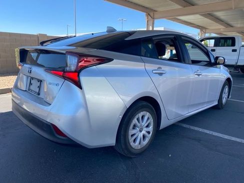 Used 2022 Toyota Prius LE FWD image 3