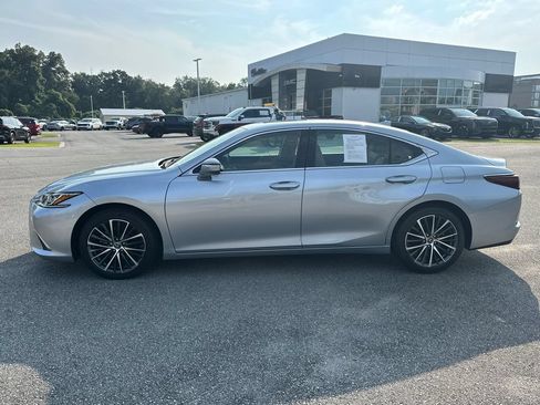 Used 2024 Lexus ES 350 w/ Premium Package FWD image 4