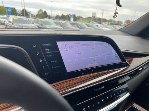 Used 2024 Cadillac Escalade ESV Premium Luxury image 34