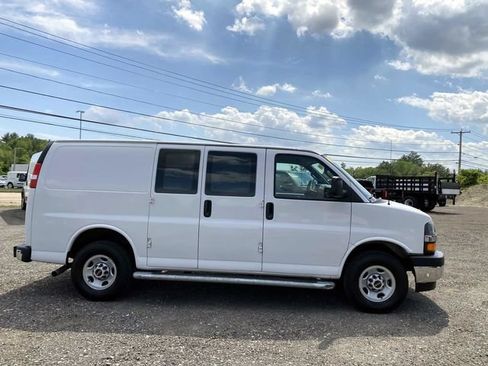 Used 2024 GMC Savana 2500 w/ Driver Convenience Package RWD image 2