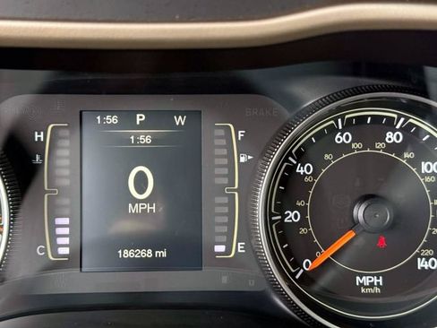 Used 2015 Jeep Cherokee Latitude w/ Cold Weather Group AWD/4WD image 24