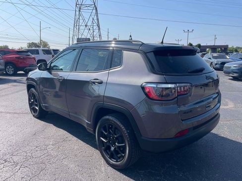 Used 2022 Jeep Compass Latitude w/ Convenience Group AWD/4WD image 5