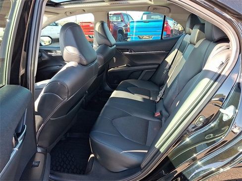 Used 2022 Toyota Camry XLE image 8