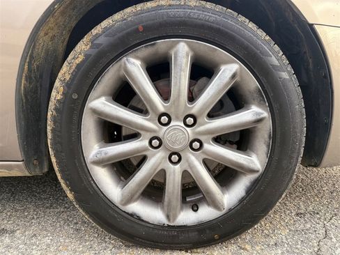 Used 2007 Buick Lucerne CXS image 35