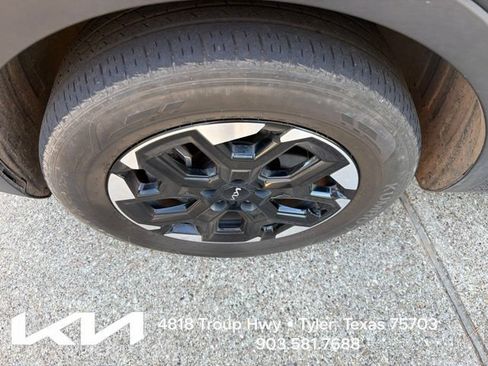 Used 2024 Kia Sorento S w/ Panoramic Sunroof Package FWD image 4