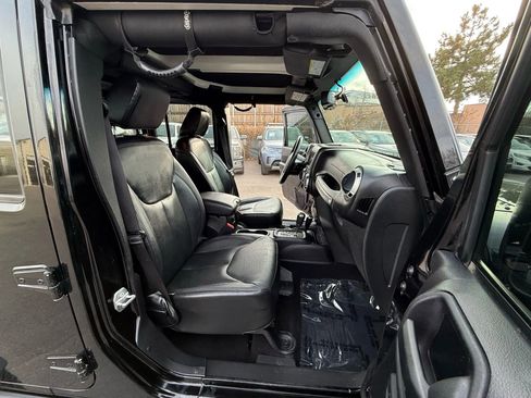 Used 2015 Jeep Wrangler Unlimited Rubicon w/ Connectivity Group image 29