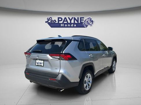 Used 2019 Toyota RAV4 LE w/ Carpet Mat Package image 7