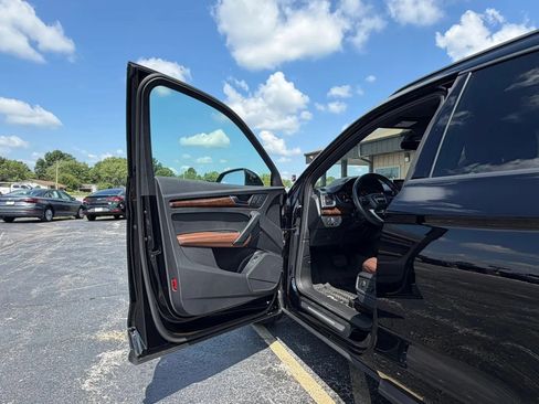 Used 2020 Audi Q5 2.0T Premium Plus w/ Premium Plus Package AWD/4WD image 5