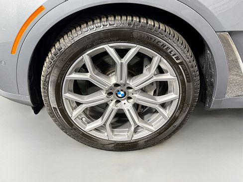 Used 2023 BMW X7 xDrive40i w/ Premium Package AWD/4WD image 38