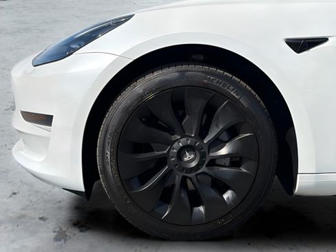 Used 2023 Tesla Model 3 Standard Range RWD image 31