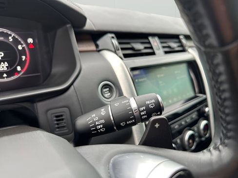 Used 2020 Land Rover Discovery HSE Luxury image 28